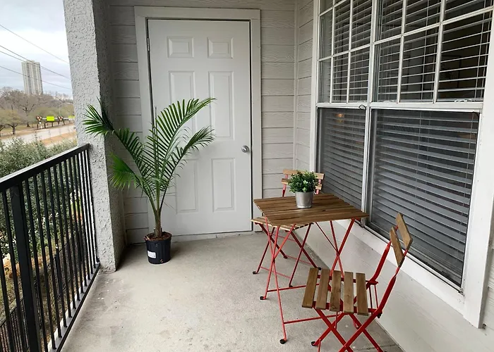 Hidden Gem At Med Center 2Br & 2Ba Apartment